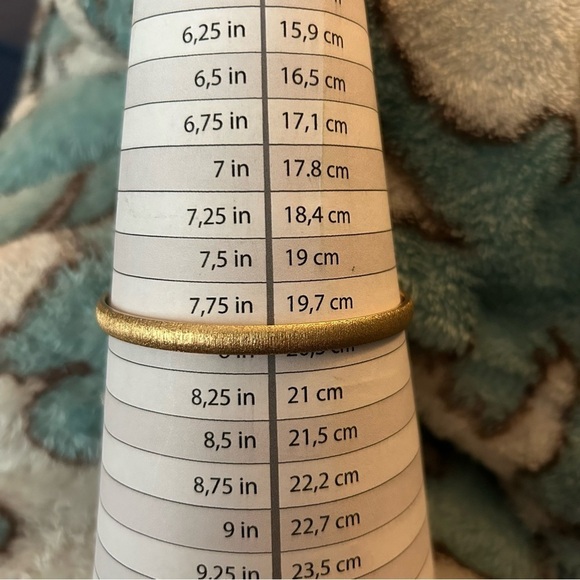 Vintage Monet Quality Brushed Gold Tone Classic Bangle Bracelet 8" - Picture 9 of 9